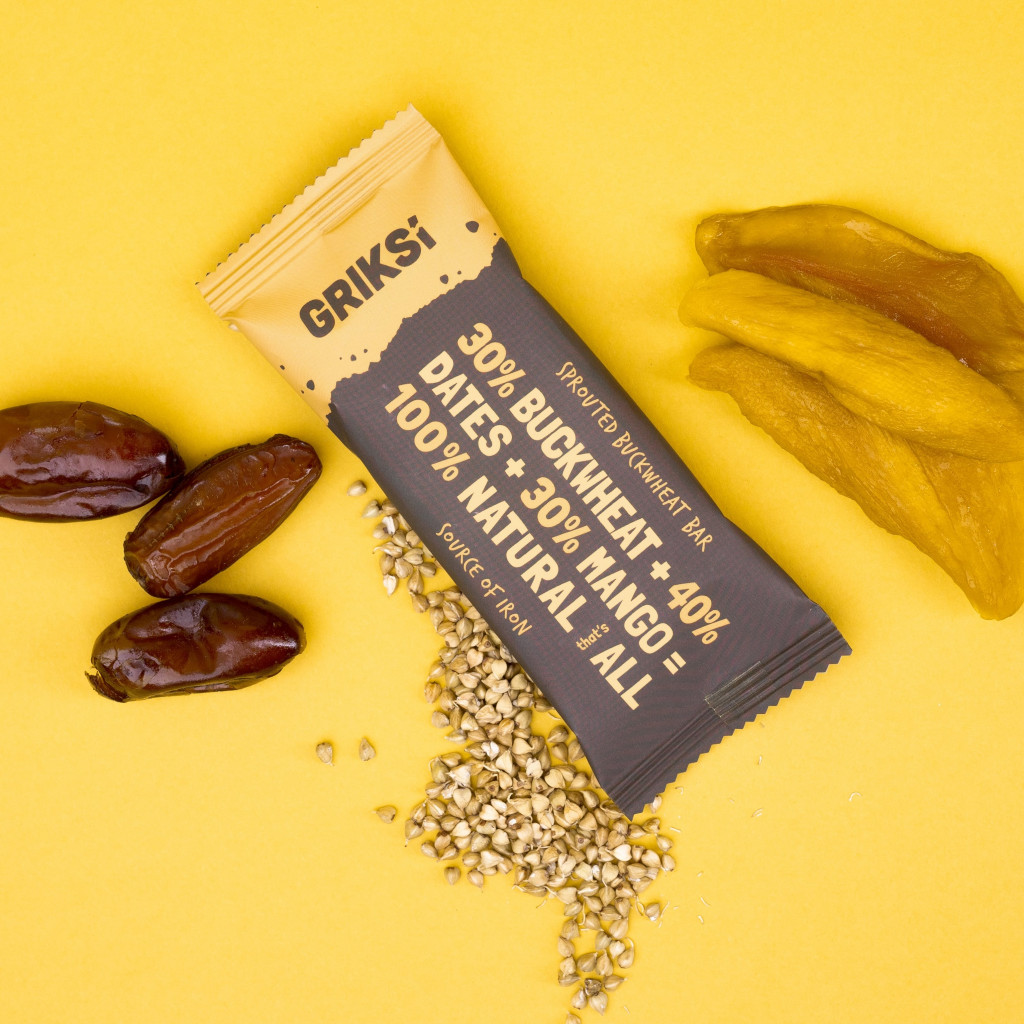 BIO Diedzētu griķu batoniņi – mango, kaste 24 gab.